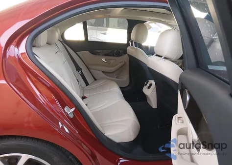 2016 Mercedes-Benz C 300 z USA, uszkodzony, nr VIN WDDWF4JB8GR151955